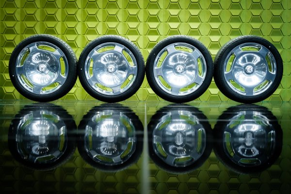 20 Zoll Maybach Sommerkompletträder für MB S Klasse W223, 3.900,00 € 